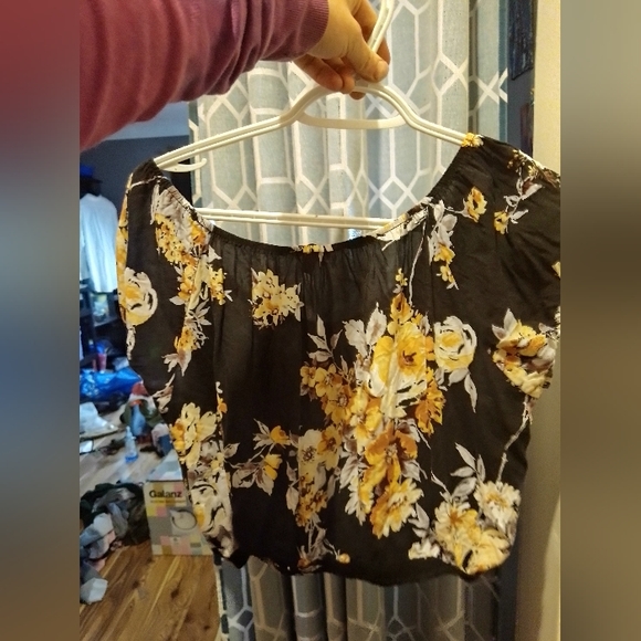 Cute floral crop top - Picture 2 of 2